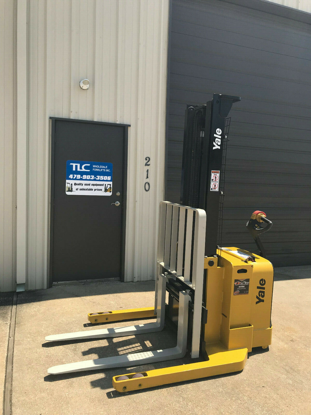 2009 Yale Walkie Stacker | 4459 hours - 3800lb capacity