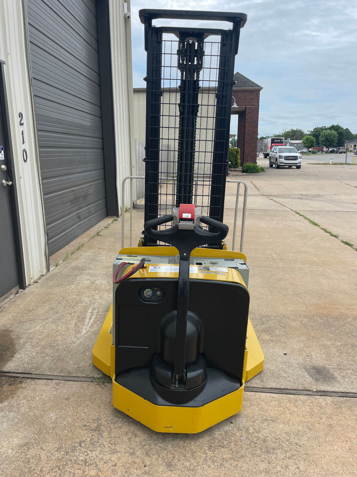 2016 Yale Walkie Stacker | 1068 hrs - 3800lb capacity