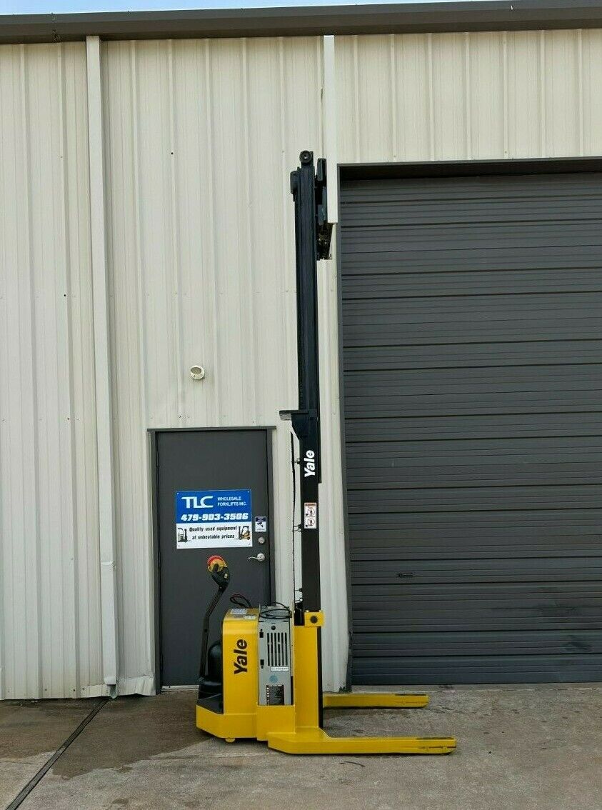 2010 Yale Walkie Stacker | 2361 hrs - 3800lb capacity