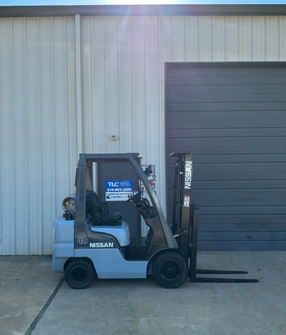 2005 Nissan Propane Forklift | 3158 hrs - 4000lb capacity