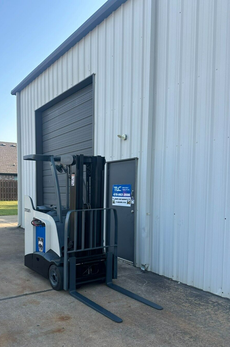 2010 Crown RC Forklift | 10,099 hrs - 3500lb capacity