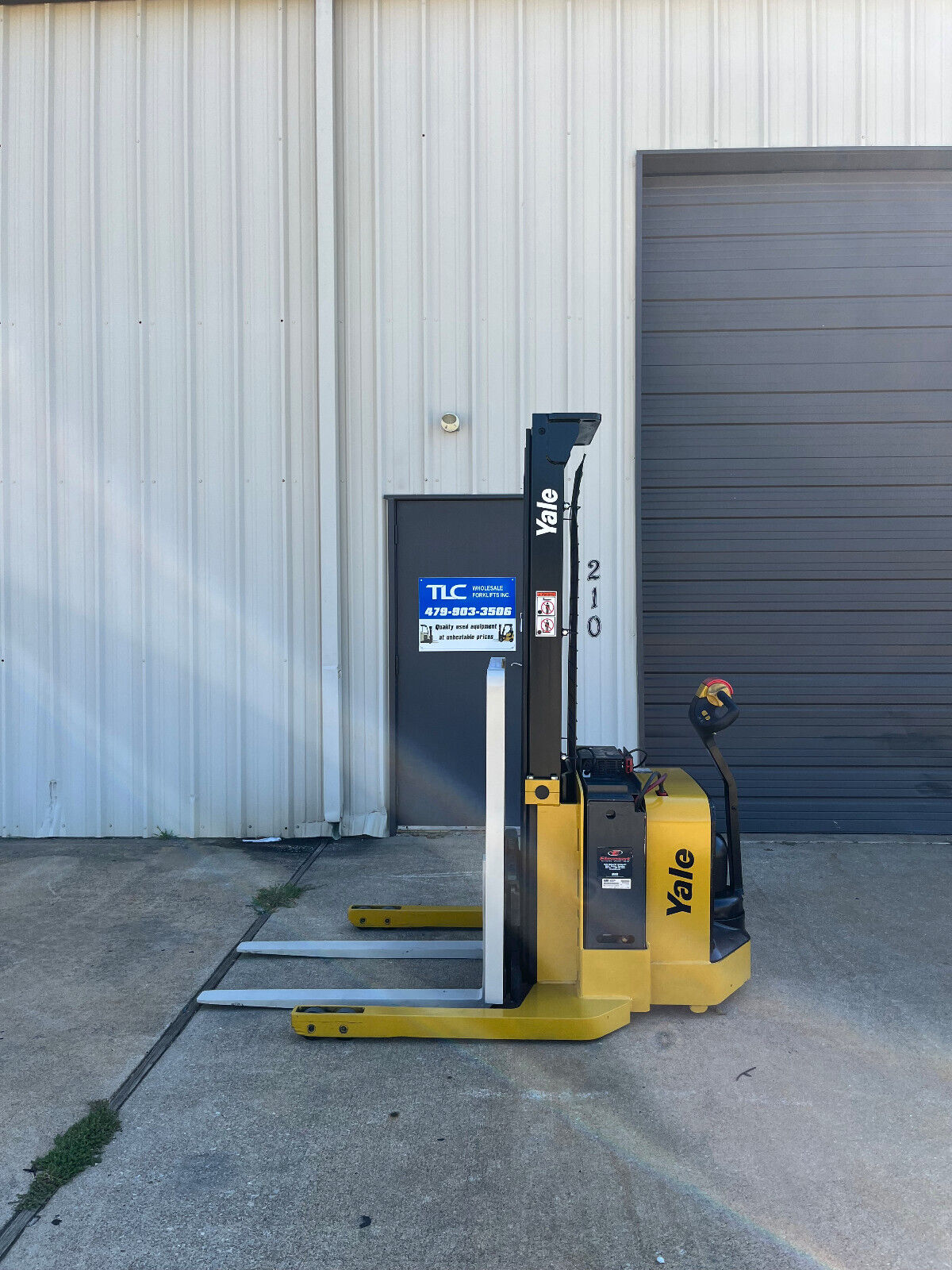 2015 Yale Walkie Stacker | 1032 hrs - 3800lb capacity