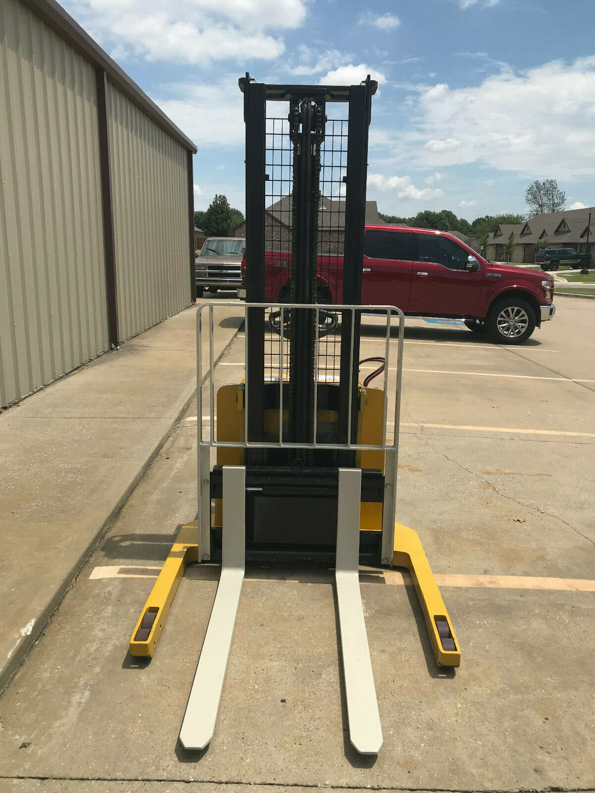 2013 Yale Walkie Stacker | 3126 hours - 3800lb capacity