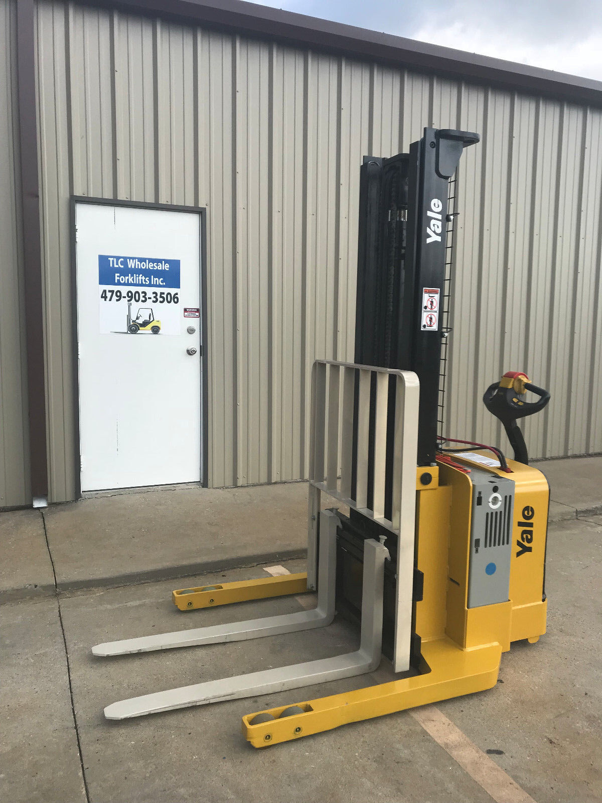 2013 Yale Walkie Stacker | 1384 hrs - 3800lb capacity