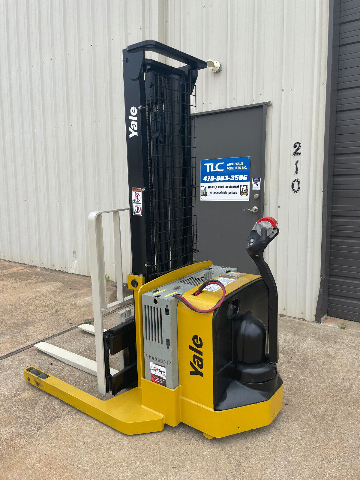 2016 Yale Walkie Stacker | 1068 hrs - 3800lb capacity