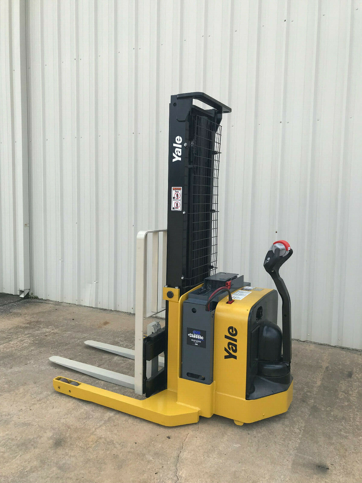 2012 Yale Walkie Stacker | 1422 hrs - 3800lb capacity