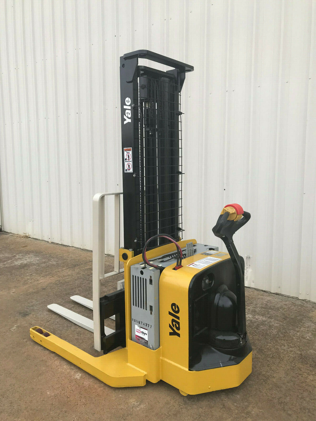 2009 Yale Walkie Stacker | 3649 hours - 3800lb capacity