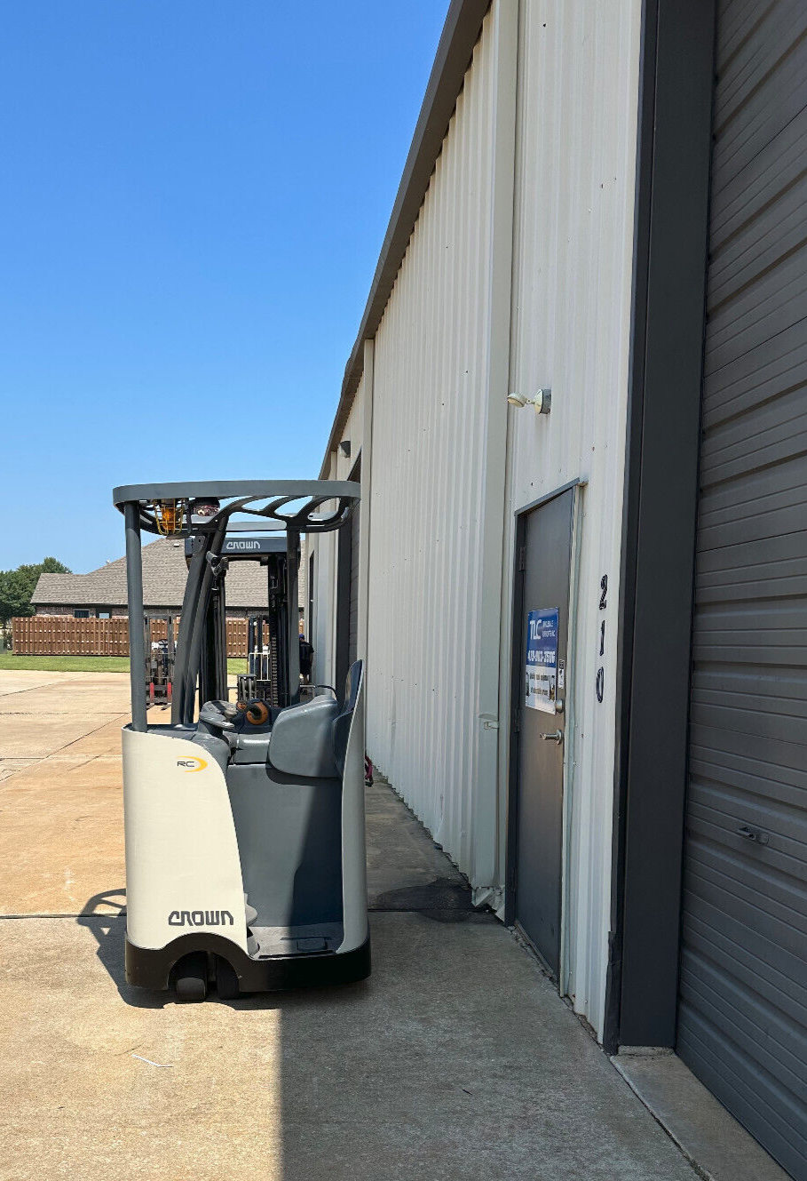 2014 Crown Forklift | 11,367 Hours - 3500lb capacity