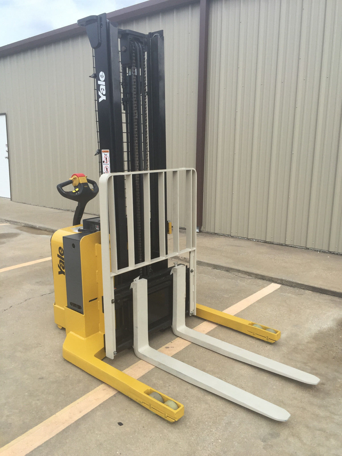 2012 Yale Walkie Stacker | 3924 hrs - 3800lb capacity