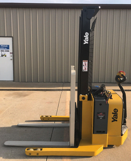 2012 Yale Walkie Stacker | 4018 hrs - 3800lb capacity