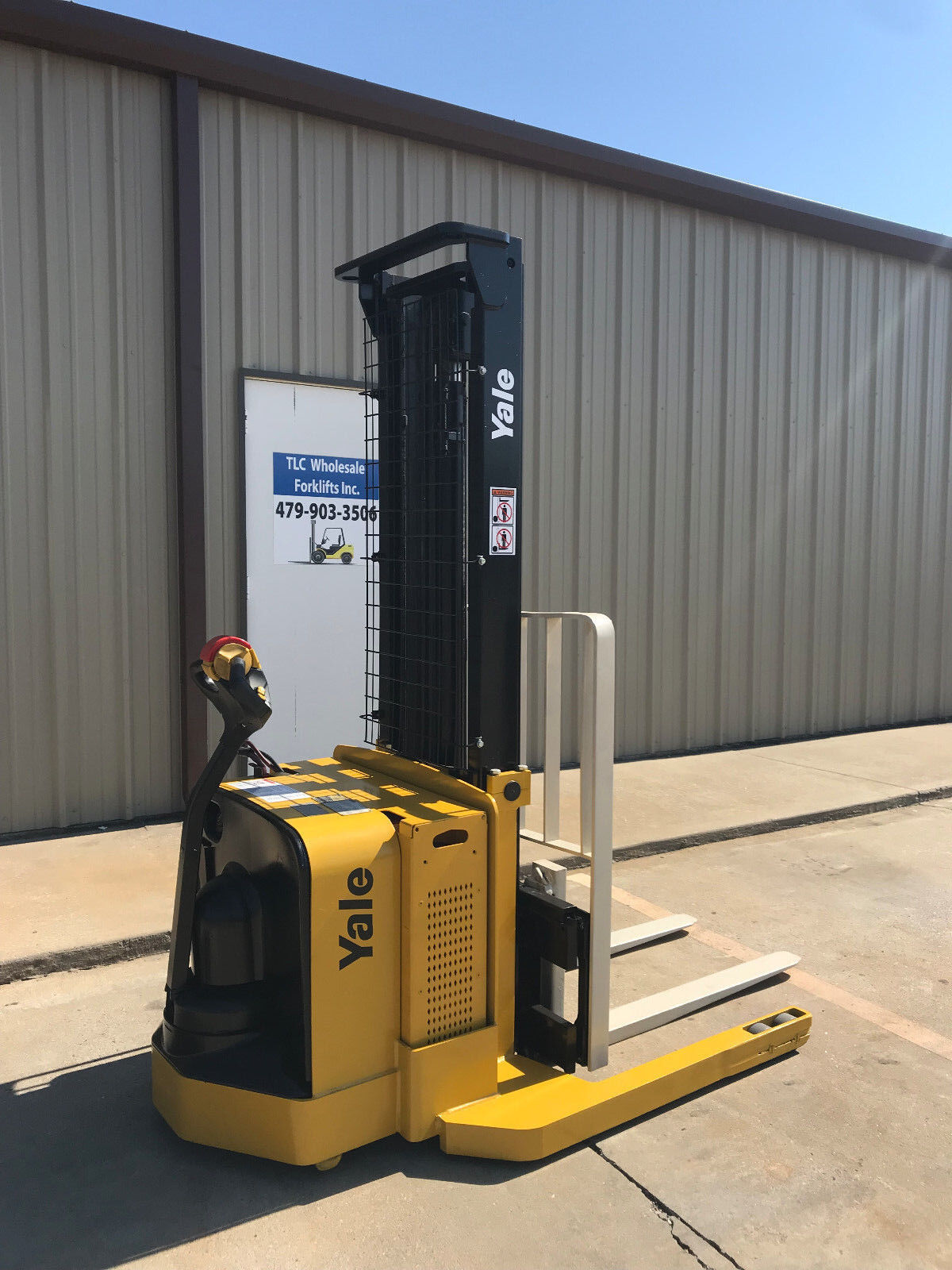 2009 Yale Walkie Stacker | 3698 hrs - 3800lb capacity