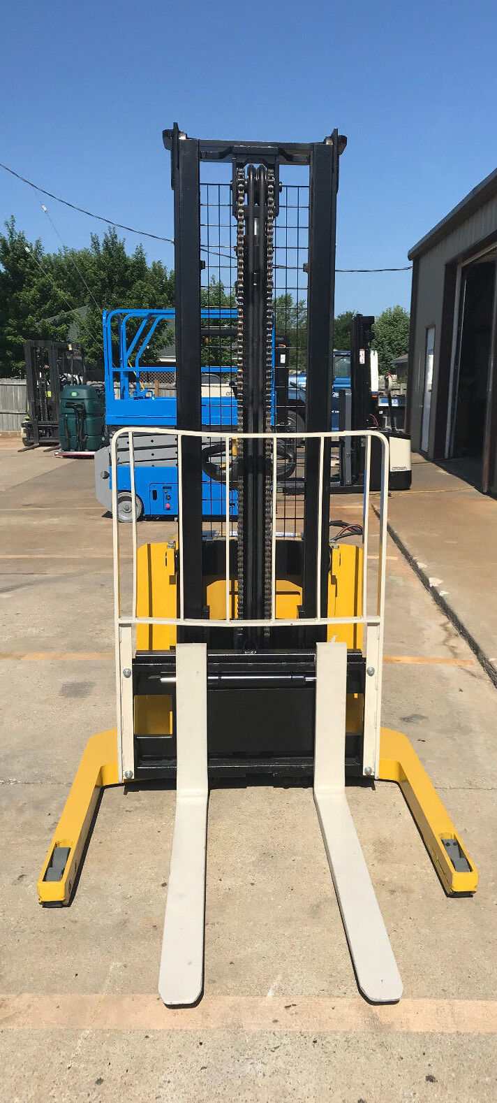 2009 Yale Walkie Stacker | 3698 hrs - 3800lb capacity