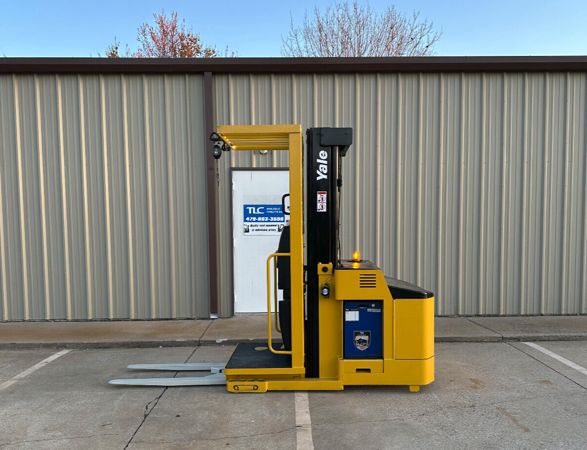 2004 Yale Stock Picker | 4649 hrs - 3000lb capacity