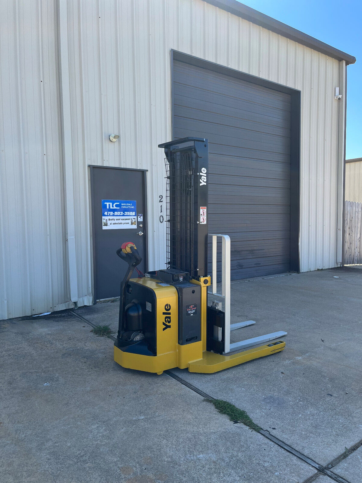 2015 Yale Walkie Stacker | 1032 hrs - 3800lb capacity