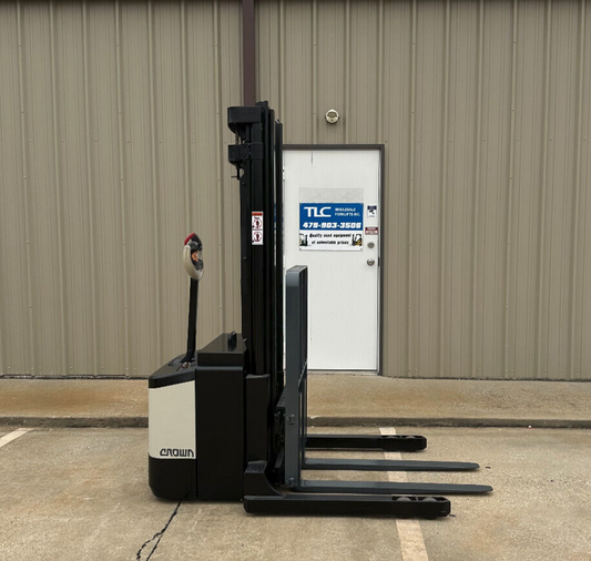 2006 Crown Walkie Stacker | 8607 hrs - 3500lb capacity