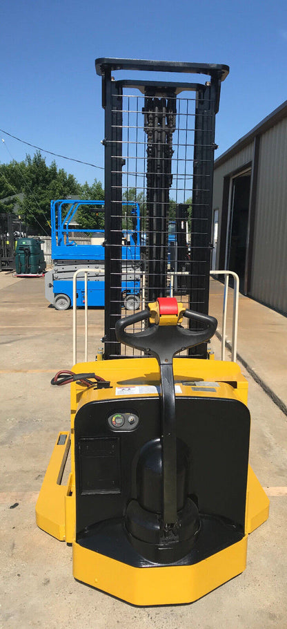 2009 Yale Walkie Stacker | 3698 hrs - 3800lb capacity