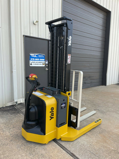 2014 Yale Walkie Stacker | 2131 hours - 3800lb capacity