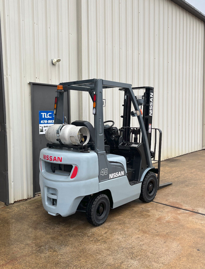 2009 Nissan Propane Forklift | 2317 hrs - 4000lb capacity