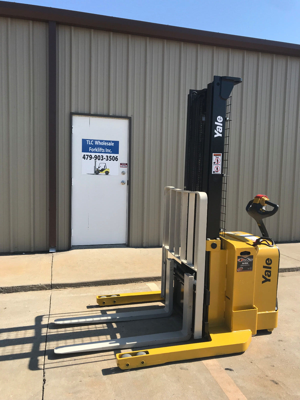 2009 Yale Walkie Stacker | 3698 hrs - 3800lb capacity