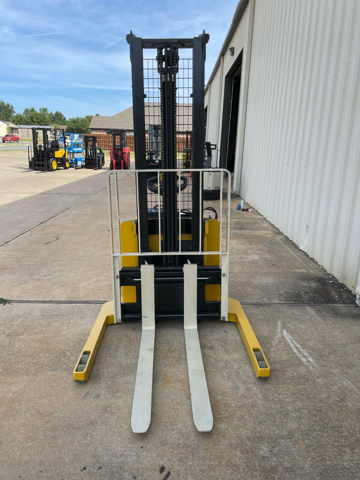 2014 Yale Walkie Stacker | 2131 hours - 3800lb capacity