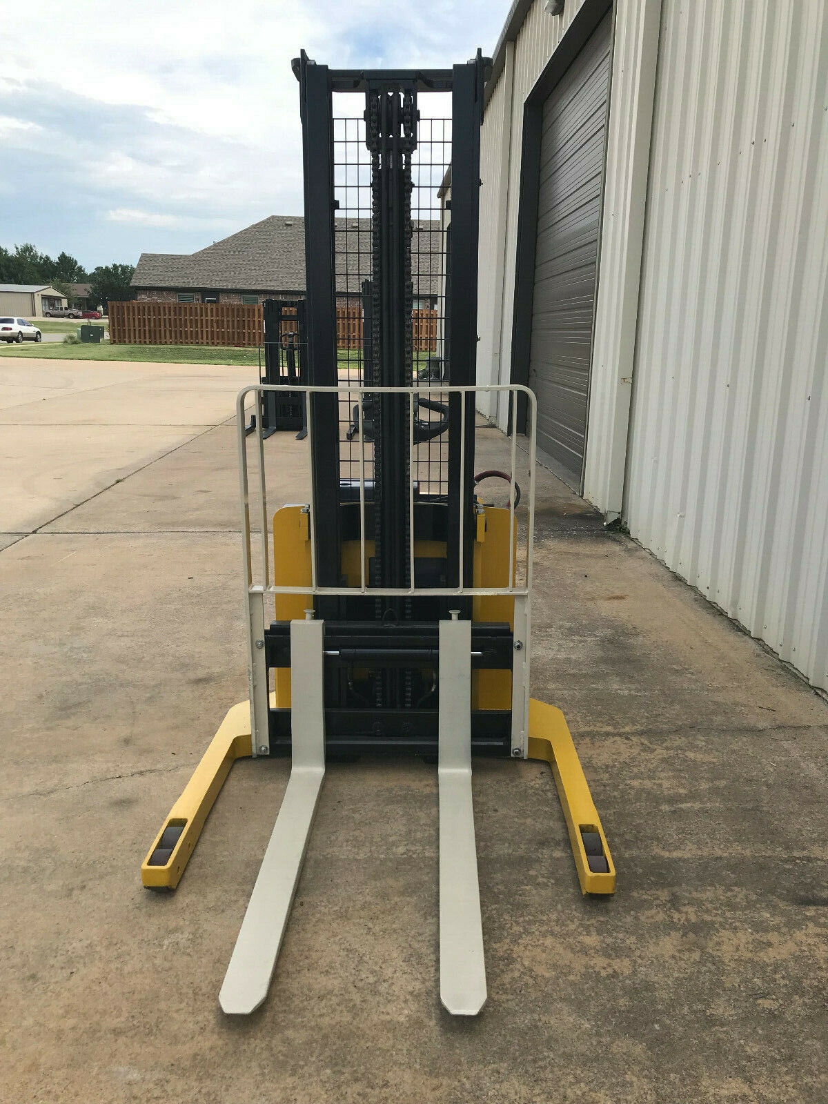 2012 Yale Walkie Stacker | 1422 hrs - 3800lb capacity